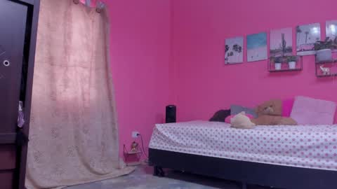 Snapshot of emma_lean chatting on 4, 2, 2025 whises lits online show from 4, 2, 2025