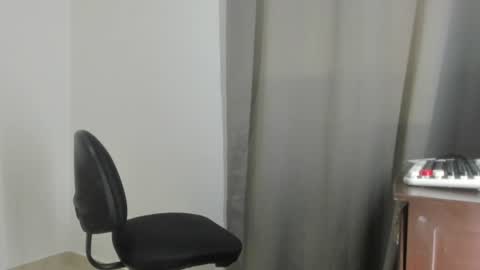 Snapshot of emma_lean chatting on 24, 7, 2026 whises lits online show from 24, 7, 2026