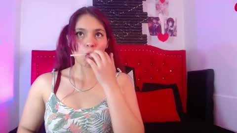 Snapshot of emma_lenox chatting on 16, 10, 2025 Sara online show from 16, 10, 2025