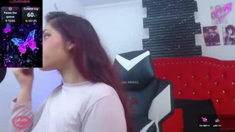 Snapshot of emma_lenox chatting on 17, 10, 2025 Sara online show from 17, 10, 2025