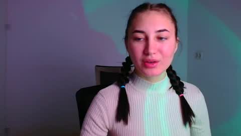 Snapshot of emma_loon chatting on 4, 12, 2024 Emma online show from 4, 12, 2024