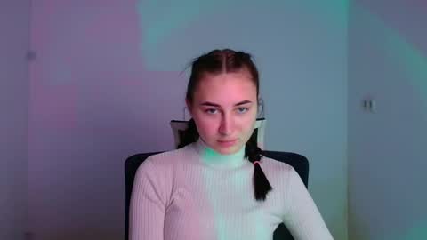 Snapshot of emma_loon chatting on 4, 12, 2024 Emma online show from 4, 12, 2024