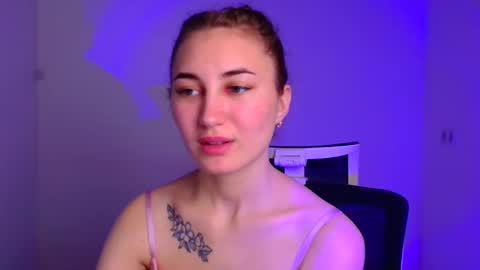 Snapshot of emma_loon chatting on 23, 12, 2024 Emma online show from 23, 12, 2024