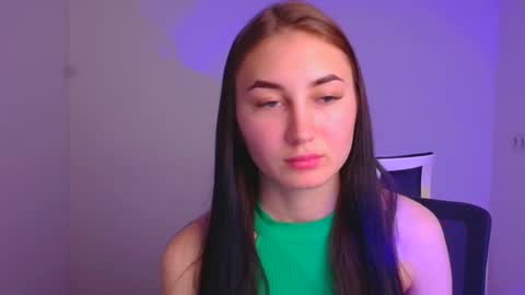 Snapshot of emma_loon chatting on 25, 12, 2024 Emma online show from 25, 12, 2024