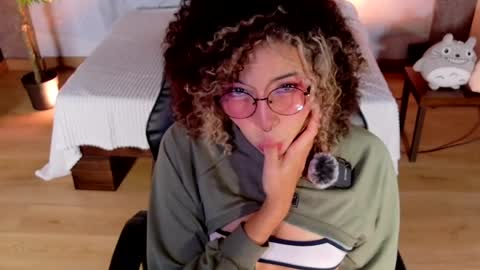 Snapshot of emma_nakamura chatting on 6, 5, 2026 online show from 6, 5, 2026