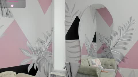 Snapshot of emma_petite4u chatting on 18, 1, 2025 Emma online show from 18, 1, 2025