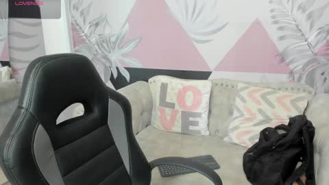 Snapshot of emma_petite4u chatting on 27, 1, 2025 Emma online show from 27, 1, 2025