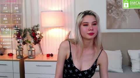 Snapshot of emma_plux chatting on 7, 1, 2025 Emma online show from 7, 1, 2025