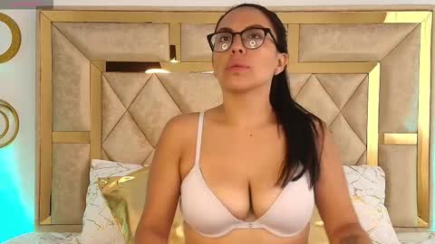 Snapshot of emma_sanz__ chatting on 3, 2, 2026 Emma Sanz online show from 3, 2, 2026