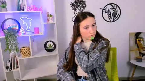 Snapshot of emma_swee chatting on 9, 2, 2026 emma_swee online show from 9, 2, 2026