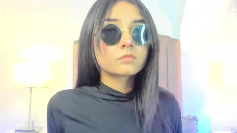 Snapshot of emma_torres__ chatting on 7, 1, 2025 Ema online show from 7, 1, 2025