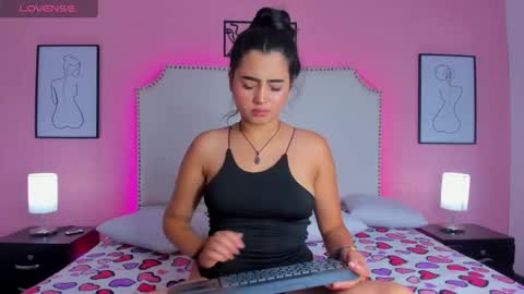 Snapshot of emma_whitee_ chatting on 9, 9, 2025 emma_whitee_ online show from 9, 9, 2025