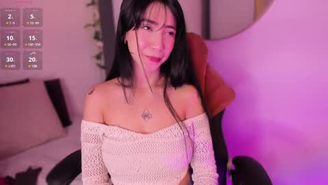 Snapshot of emma_woods__ chatting on 2, 1, 2025 emma_woods__ online show from 2, 1, 2025