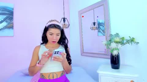 Snapshot of emmaa_sandoval chatting on 19, 11, 2025 Emma online show from 19, 11, 2025