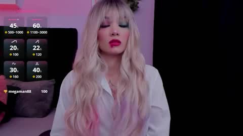 Snapshot of emmabridgerton chatting on 14, 10, 2025 Emma online show from 14, 10, 2025