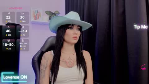 Snapshot of emmabridgerton chatting on 25, 10, 2025 Emma online show from 25, 10, 2025