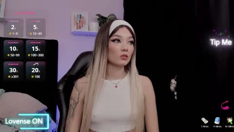 Snapshot of emmabridgerton chatting on 8, 11, 2025 Emma online show from 8, 11, 2025