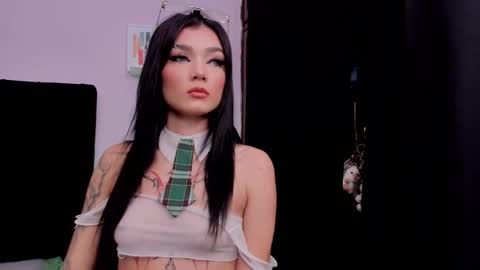 Snapshot of emmabridgerton chatting on 21, 11, 2025 Emma online show from 21, 11, 2025