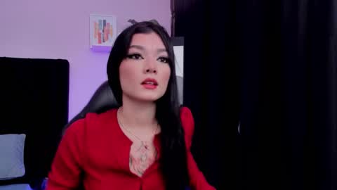 Snapshot of emmabridgerton chatting on 25, 11, 2025 Emma online show from 25, 11, 2025