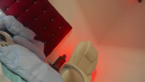 Snapshot of emmabrown10 chatting on 4, 12, 2025 emmabrown10 online show from 4, 12, 2025