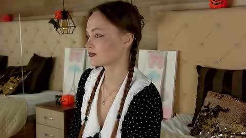 EmmaCamm online show from 31, 10, 2025