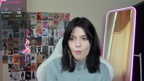 Snapshot of emmadarkk chatting on 18, 11, 2025 Emma online show from 18, 11, 2025