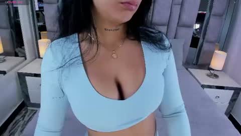 Snapshot of emmahill1 chatting on 6, 7, 2026 EMMA HILL online show from 6, 7, 2026