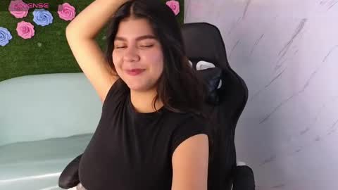 Snapshot of emmalee_a chatting on 19, 12, 2024 Emma online show from 19, 12, 2024