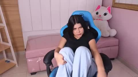 Snapshot of emmalee_a chatting on 23, 1, 2025 Emma online show from 23, 1, 2025