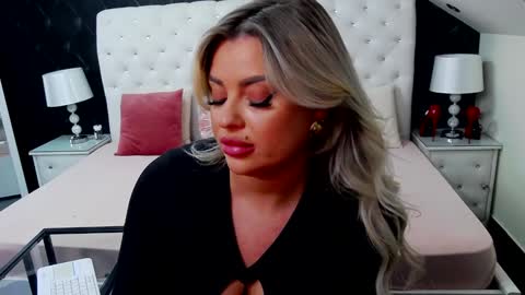 Snapshot of emmamavis chatting on 4, 12, 2024 Emma Mavis online show from 4, 12, 2024