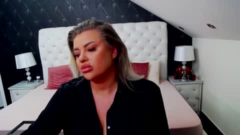 Snapshot of emmamavis chatting on 6, 12, 2024 Emma Mavis online show from 6, 12, 2024
