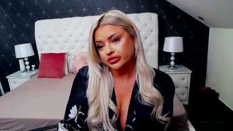 Snapshot of emmamavis chatting on 7, 1, 2025 Emma Mavis online show from 7, 1, 2025