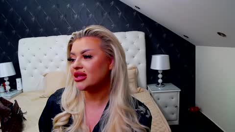 Snapshot of emmamavis chatting on 5, 2, 2025 Emma Mavis online show from 5, 2, 2025