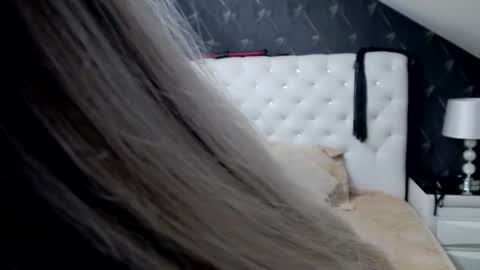 Emma Mavis online show from 3, 11, 2025