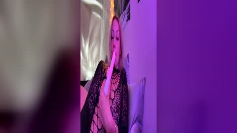 Snapshot of emmaraee chatting on 21, 6, 2026 emmaraee online show from 21, 6, 2026