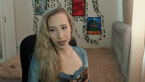 Snapshot of emmarayder chatting on 4, 6, 2026 Emma online show from 4, 6, 2026