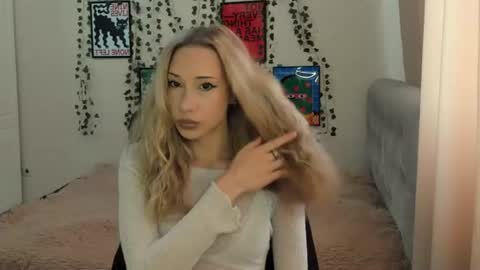 Snapshot of emmarayder chatting on 2, 7, 2026 Emma online show from 2, 7, 2026