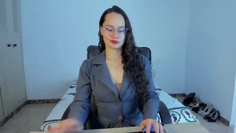 Emma Torres online show from 12, 3, 2025