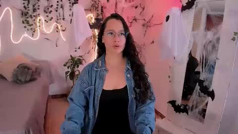 Emma Torres online show from 22, 10, 2025