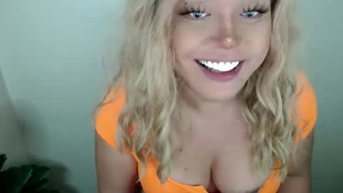 Snapshot of emmawatsoons chatting on 13, 9, 2025 YourDreamGirl Emma online show from 13, 9, 2025