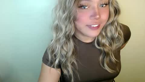 Snapshot of emmawatsoons chatting on 25, 9, 2025 YourDreamGirl Emma online show from 25, 9, 2025