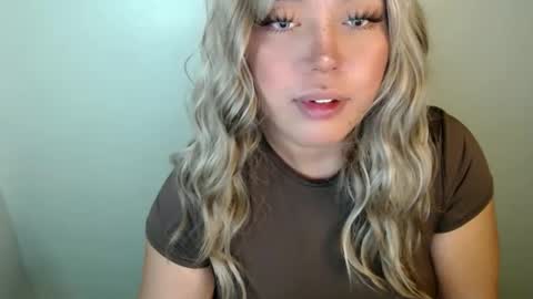Snapshot of emmawatsoons chatting on 26, 9, 2025 YourDreamGirl Emma online show from 26, 9, 2025