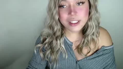 Snapshot of emmawatsoons chatting on 27, 9, 2025 YourDreamGirl Emma online show from 27, 9, 2025