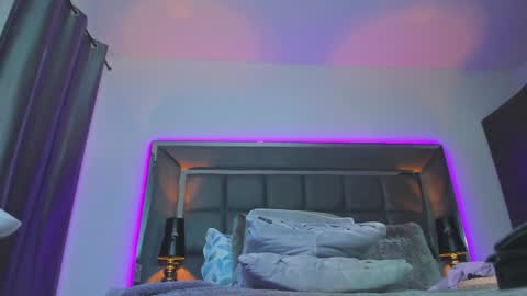 Emmily Santibaez online show from 26, 1, 2025