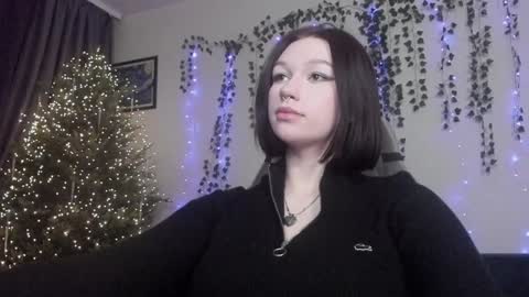 Snapshot of emmy_m00n chatting on 12, 12, 2024 Emily Johny online show from 12, 12, 2024