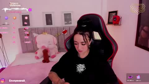 Emmy Evans  online show from 18, 12, 2024