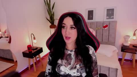 Emmy Evans  online show from 28, 12, 2024