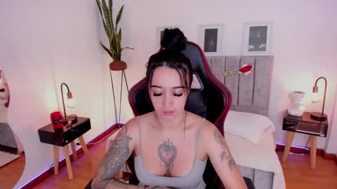 Emmy Evans  online show from 29, 12, 2024