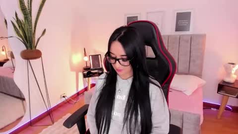 Emmy Evans  online show from 12, 2, 2025