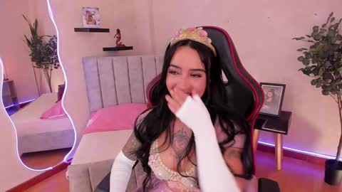 Emmy Evans  online show from 9, 9, 2025